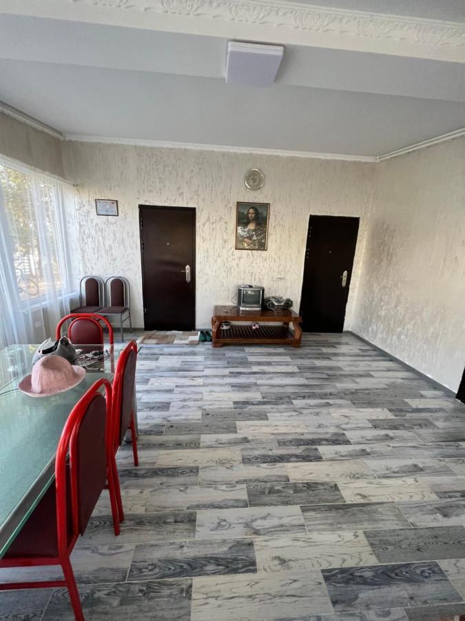 Чистые Пруды Bischkek Exterior foto
